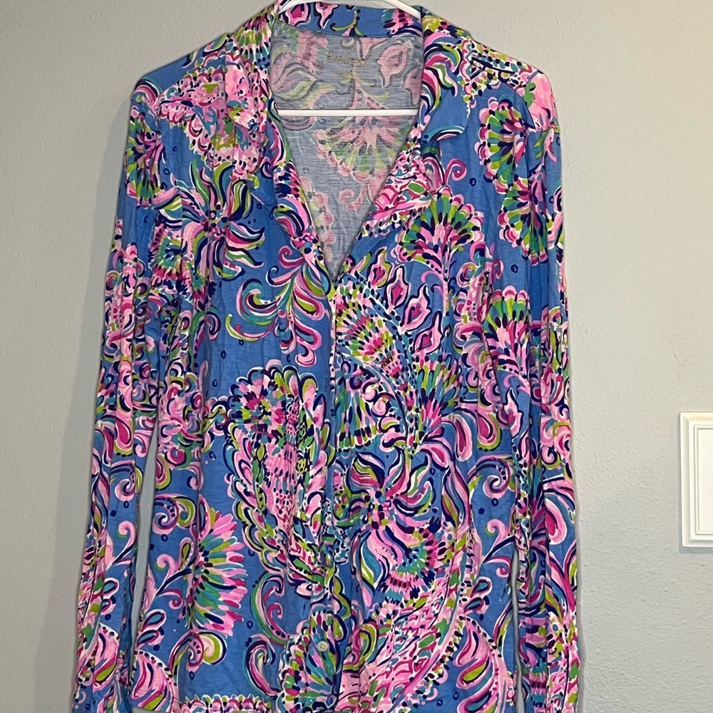 Lilly Pulitzer L pajama top long sleeve with buttons.